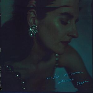 Blauwe Regen - Apricot colored 10" by Eefje de Visser