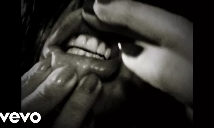 The Kills - Raise Me (Demo) (Official Video)