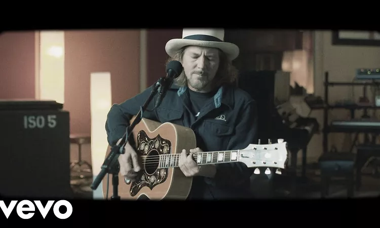  Eddie Vedder - Say Hi (Official Live Performance)