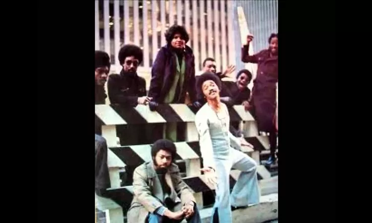 Sir Joe Quarterman and Free Soul Live Now Brothers