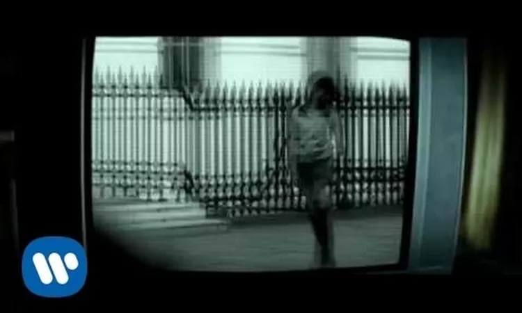Muse - Hysteria [Official Music Video]