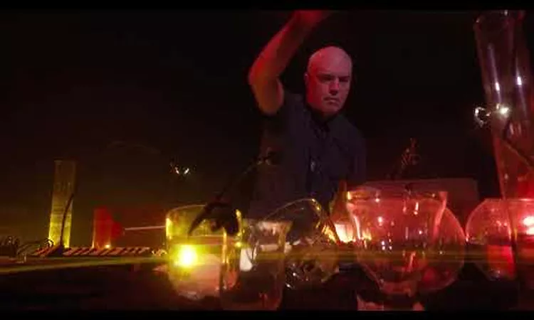 The Colorist Orchestra & Howe Gelb - "Counting On" - Live at the AB