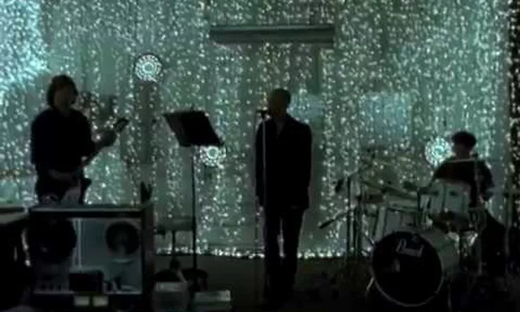 R.E.M. - E-Bow The Letter (Official Music Video) feat. Patti Smith