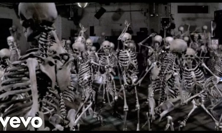 The Chemical Brothers - Hey Boy Hey Girl (Official Music Video)