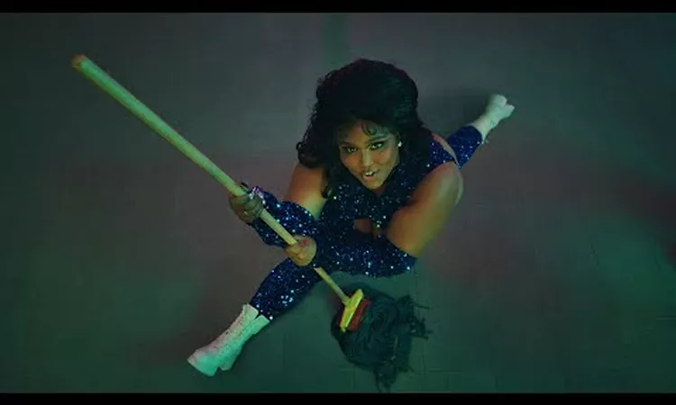 Lizzo - About Damn Time [Official Video]