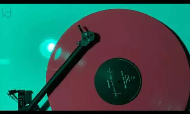 Madonna - Jump (Vinyl Video)