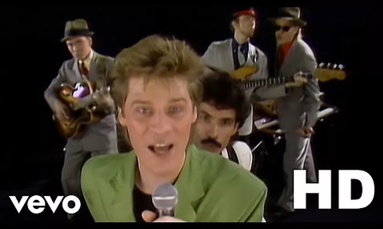 Daryl Hall & John Oates - Private Eyes (Official Music Video)