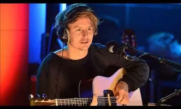 Ben Howard She treats me well 05