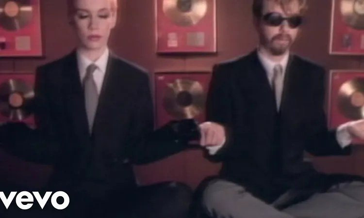 Eurythmics - Sweet Dreams (Are Made Of This) (Official Video)