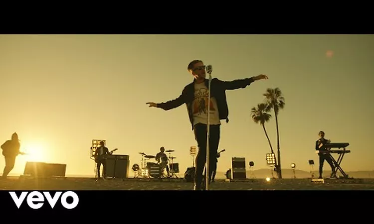 OneRepublic - I Ain?t Worried (From ?Top Gun: Maverick?) [Official Music Video]