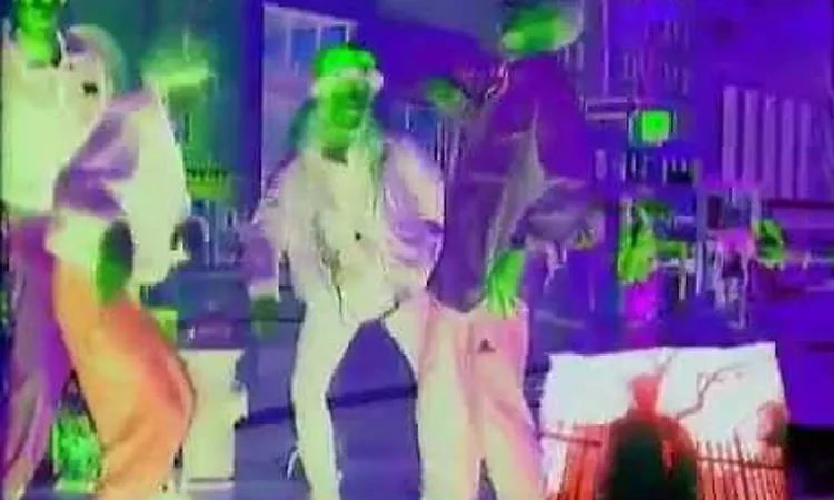 The Prodigy - Everybody In The Place (Official Video)