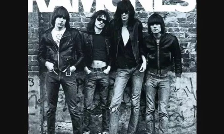 RAMONES - I Wanna Be Your Boyfriend