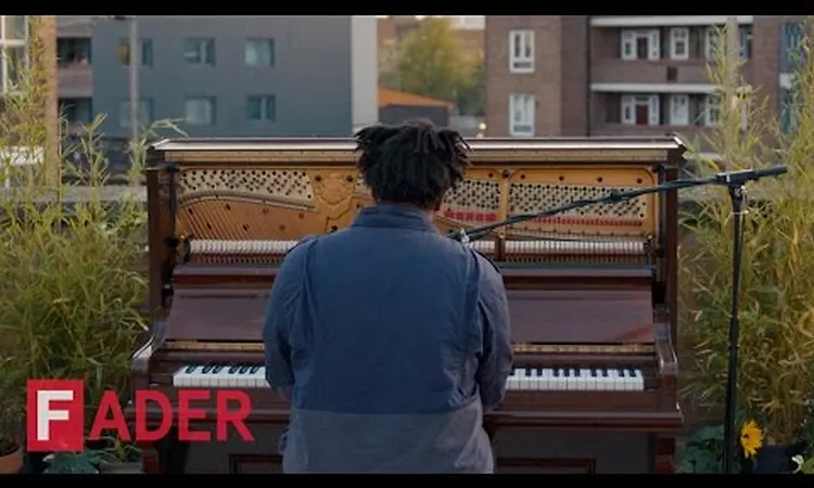 Sampha - Plastic 100?C (Live Performance)