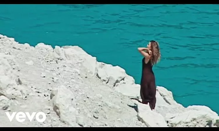 Nil?fer Yanya - Call It Love (Official Visualiser)