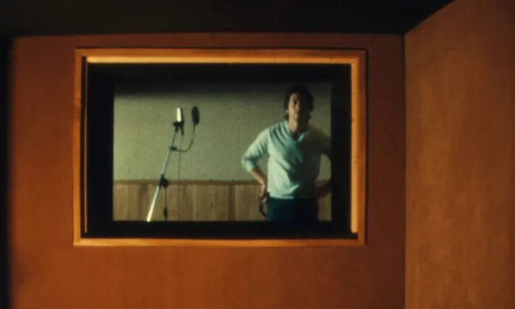 Arctic Monkeys - There?d Better Be A Mirrorball (Official Video)