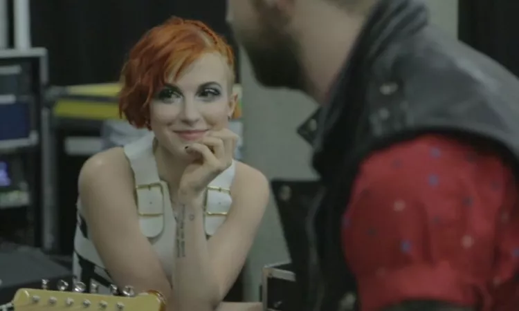 Paramore: Daydreaming [OFFICIAL VIDEO]