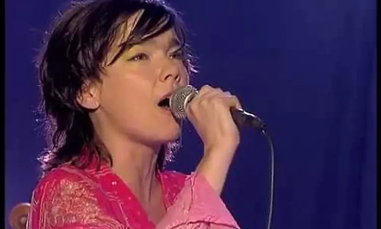 Bjork - Joga (live at Nulle Part Ailleurs 1998)
