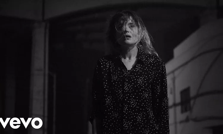 The Dead Weather - I Feel Love (Every Million Miles)