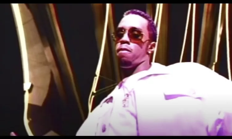 Puff Daddy [feat. Faith Evans & 112] - I'll Be Missing You (Official Music Video)