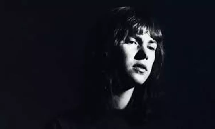 Le Ren - Love Can't Be The Only Reason to Stay