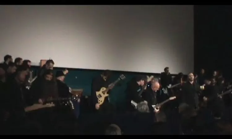 Teho Teardo's "Le retour ? la raison" - The Ensemble of 40 guitar/bass players