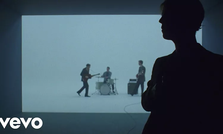 Tom Odell - Don't Let Me Go (Official)