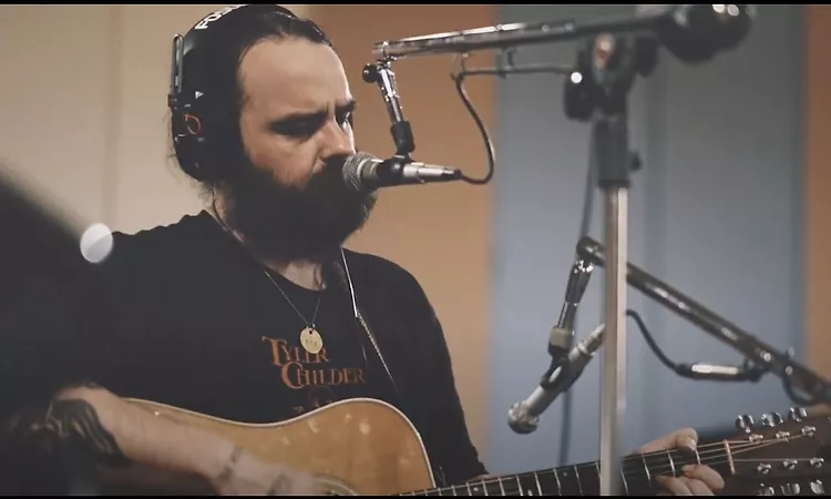 Arlo McKinley - "Walking Shoes" (Official Video) - Die Midwestern