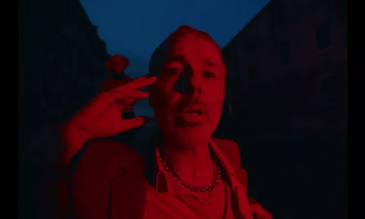 Baxter Dury - Allbarone (Official Video)