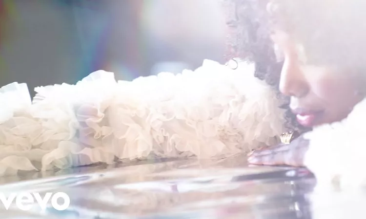 Brandee Younger - Reflection Eternal (Visualizer)