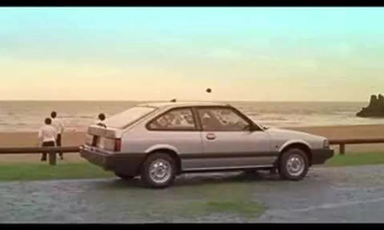 Metronomy - Heartbreaker (Official Video)