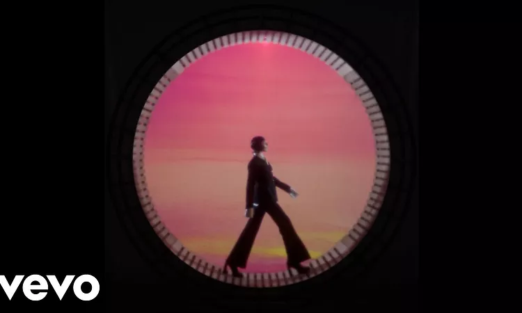 Sylvie Kreusch - Daddy's Selling Wine In A Burning House (Official Video)