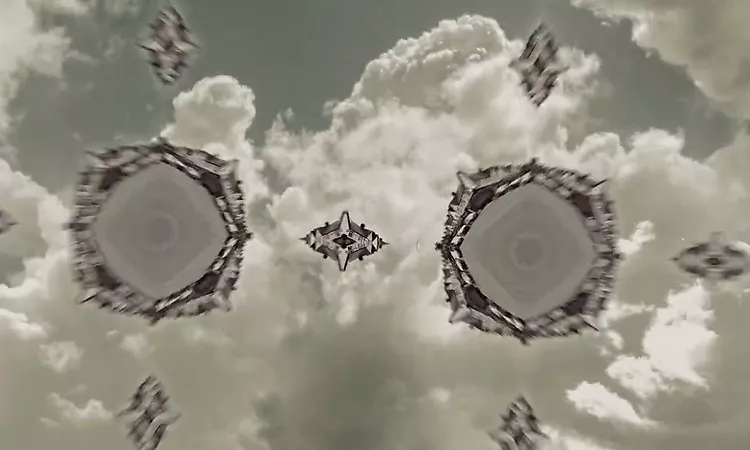 Noel Gallagher's High Flying Birds - Pretty Boy (Official Visualiser)