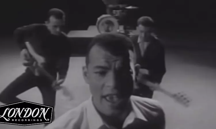 Fine Young Cannibals - Suspicious Minds (Official Video)