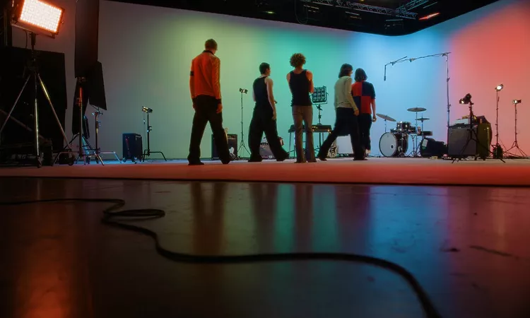 Parcels - Leaveyourlove (Official Video)