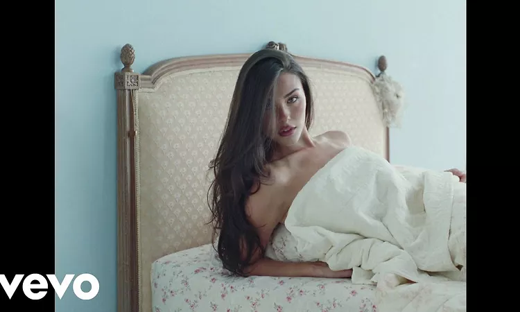 Madison Beer - complexity (Official Visualizer)