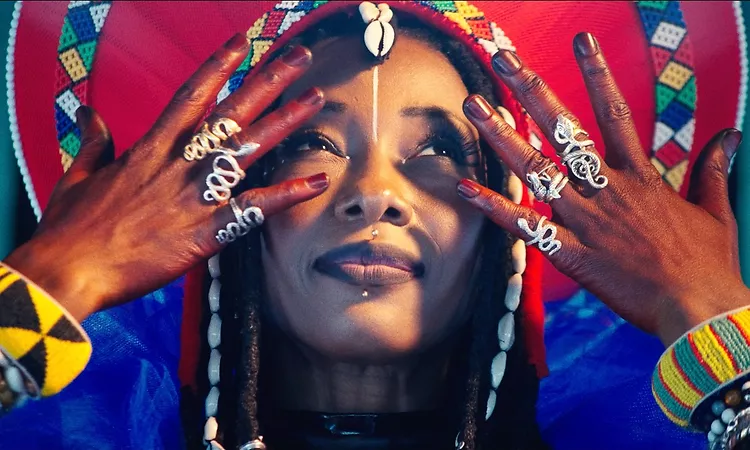  Fatoumata Diawara - Djanne (Official Video)