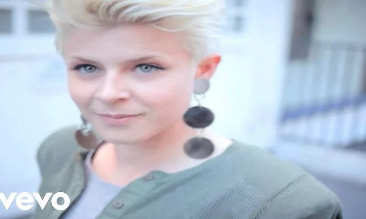Robyn - Hang with Me