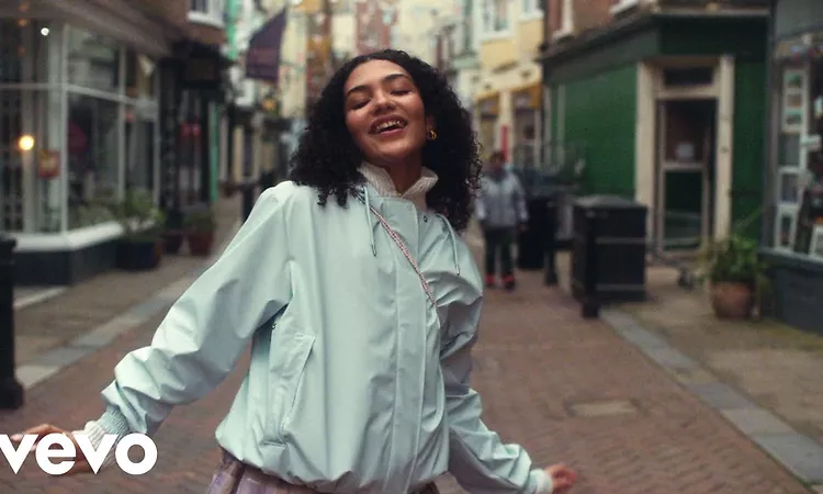 Olivia Dean - Dive (Official Video)