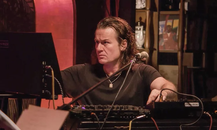  John Carroll Kirby - Suntory (Live at Salon Number 10 in Hong Kong)
