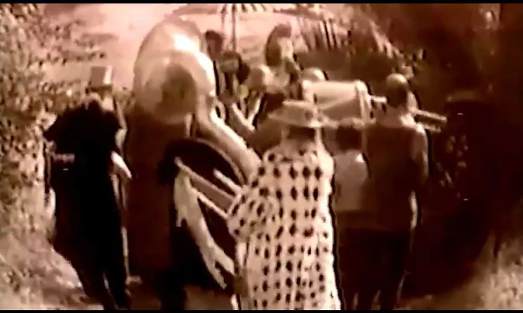 Tom Waits -- In The Neighborhood ( HD )