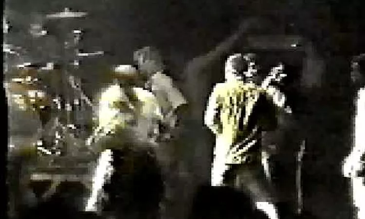 Suicidal Tendencies - I Saw Your Mommy (Live - 1984)