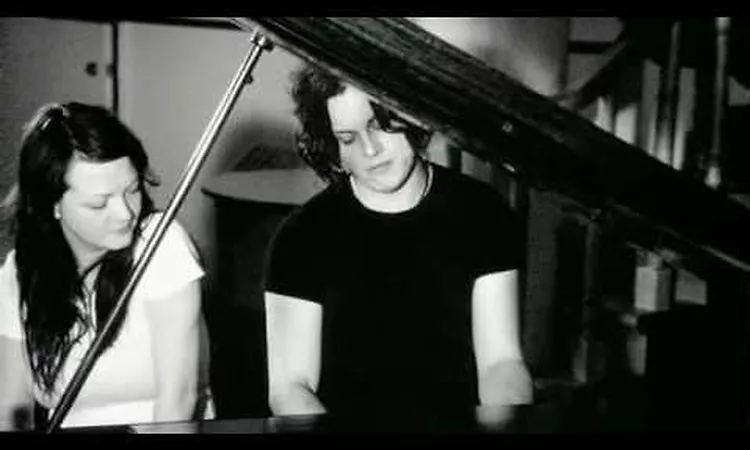 The White Stripes - White Moon [Under Great White Northern Lights]