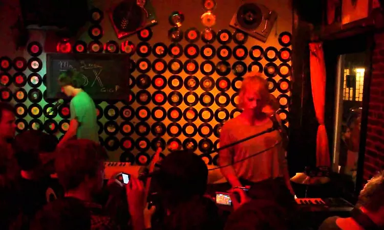 SX - Black Video (Live @ Caf? Karwietel Ghent 09/05/2011)