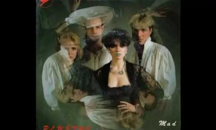 Plustwo - Mad Radio (Italo-Disco on 7)