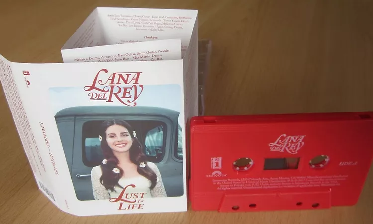 Lana Del Rey - Lust For Life / unboxing red cassette /