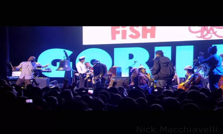 Gorillaz Feat. Gruff Rhys & De La Soul - Superfast Jellyfish (Live At The Roundhouse) Music Video