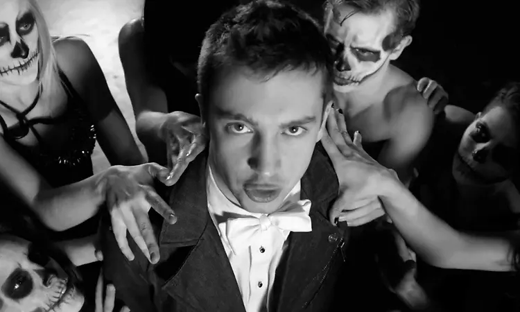 twenty one pilots: Holding On To You [OFFICIAL VIDEO]