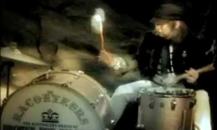 The Raconteurs - 'Broken Boy Soldier'