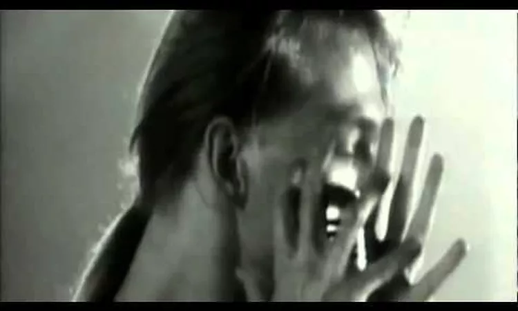 Guns N' Roses - Yesterdays