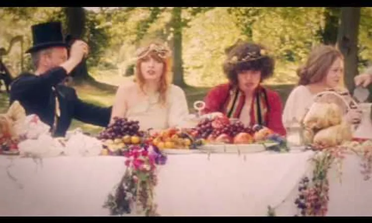 Florence & The Machine - Rabbit Heart (Raise It Up)